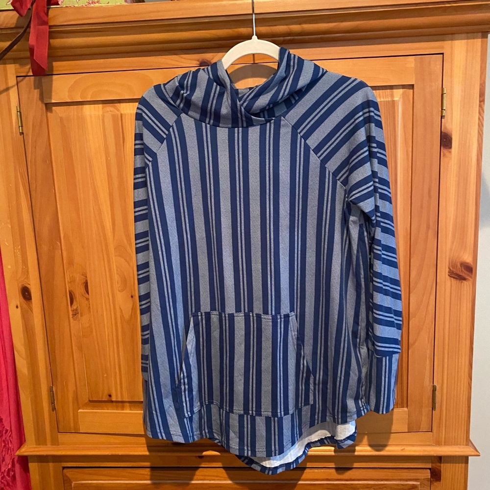 EUC  LulaRoe Amber hoodie size large